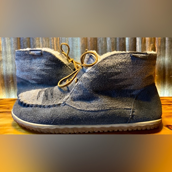 MINNETONKA TORREY LACEUP BOOTIES - Picture 10 of 11